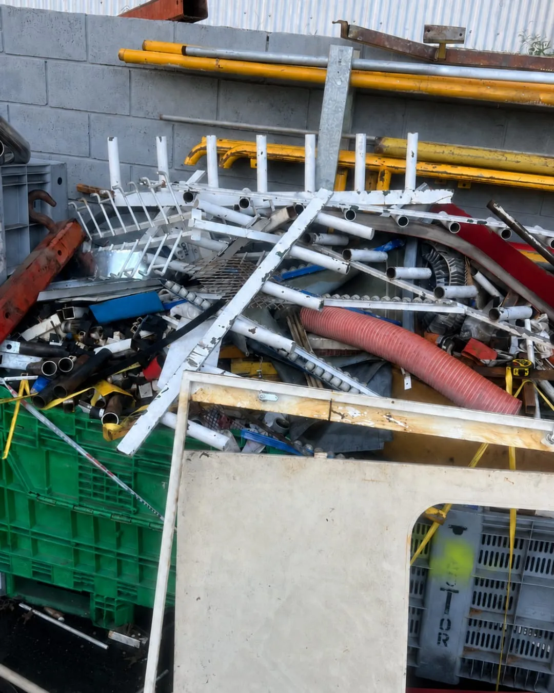 Material antes del retiro — Fábrica automotriz
